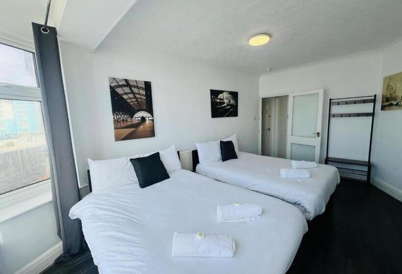 Henson Hotel Pleasure Beach