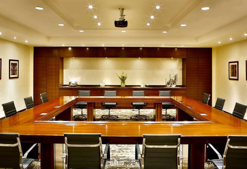 هتل Hilton Alexandria King S Ranch