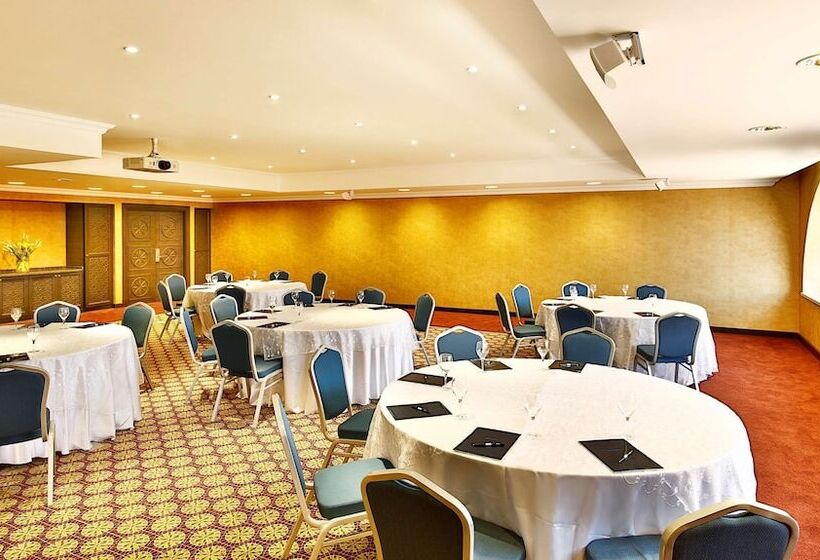 هتل Hilton Alexandria King S Ranch