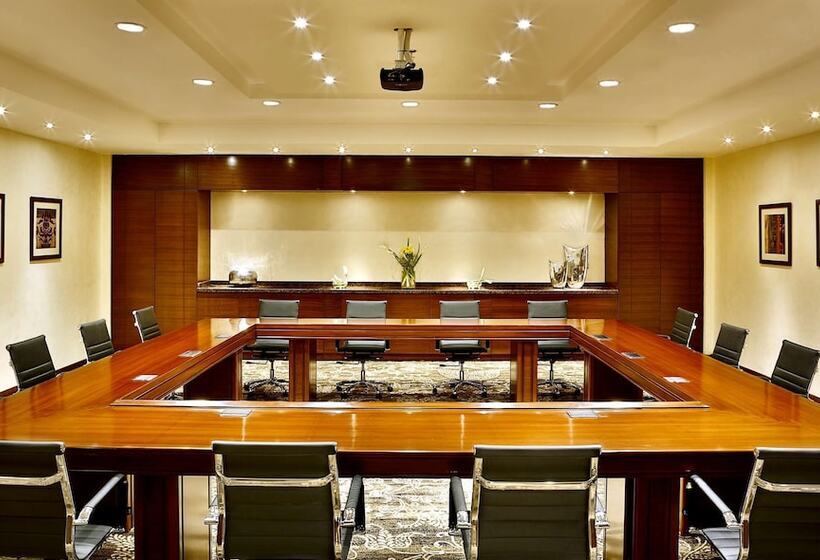 هتل Hilton Alexandria King S Ranch
