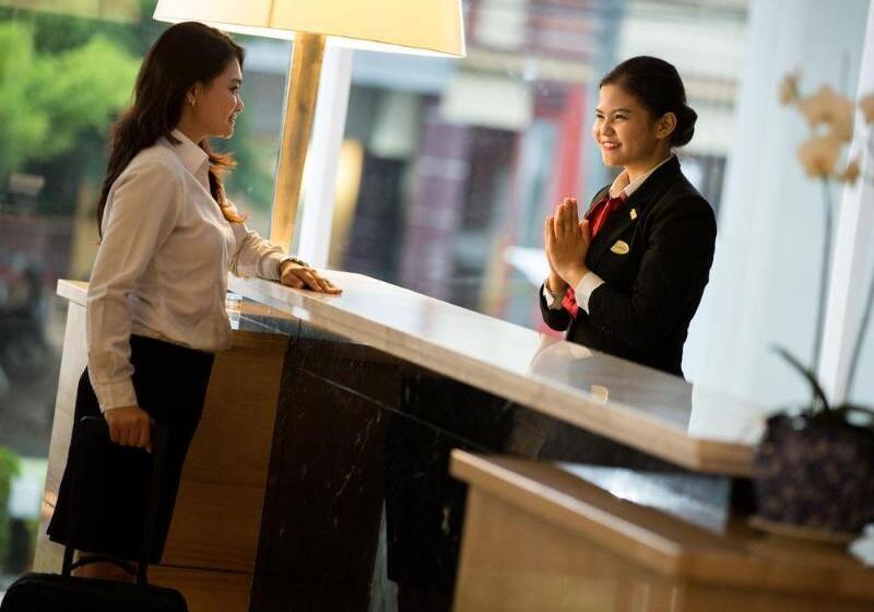 هتل Howard Johnson By Wyndham Pekalongan