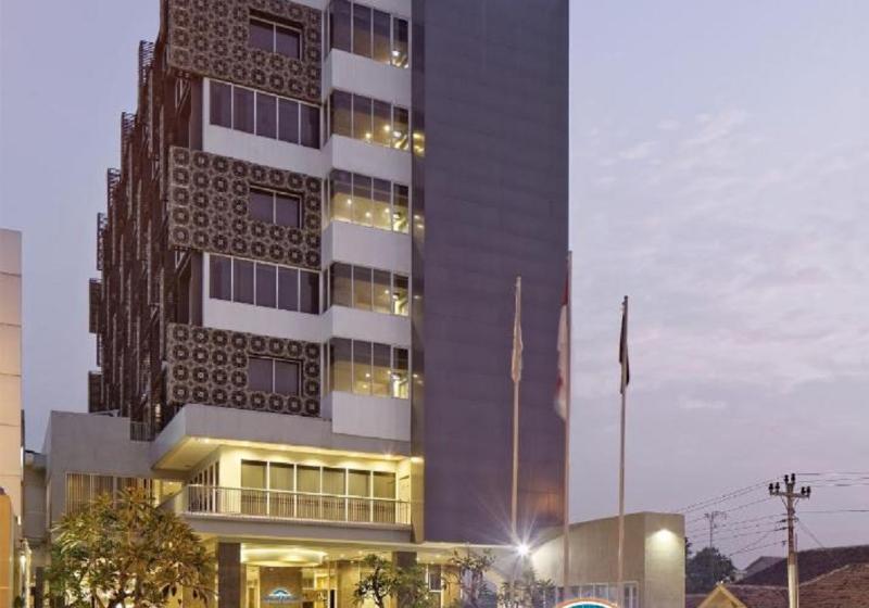 هتل Howard Johnson By Wyndham Pekalongan