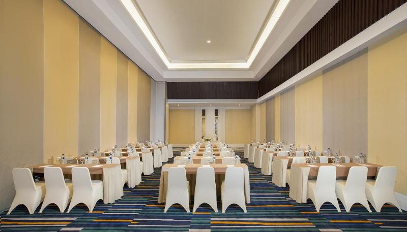 هتل Howard Johnson By Wyndham Pekalongan