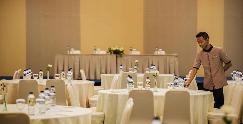 هتل Howard Johnson By Wyndham Pekalongan