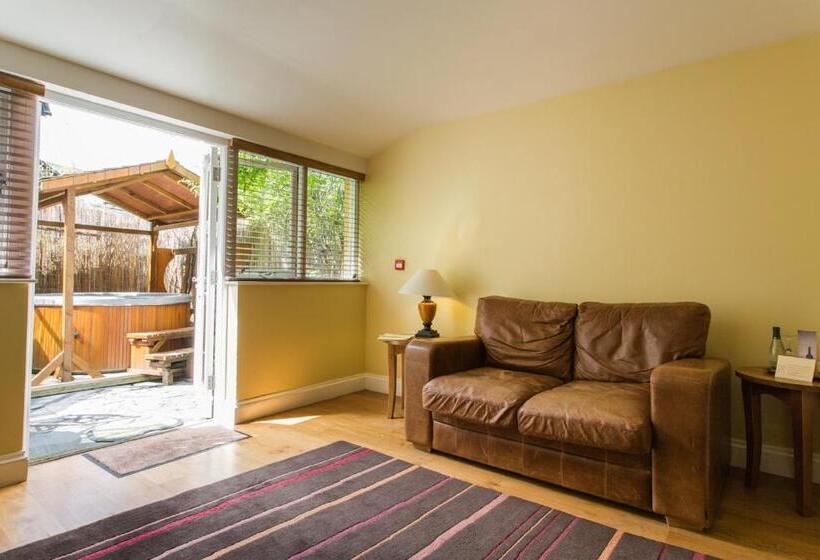 Отель Moss Grove Organic