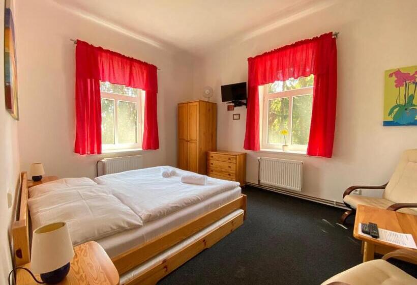 فندق Pod šikmou Věží