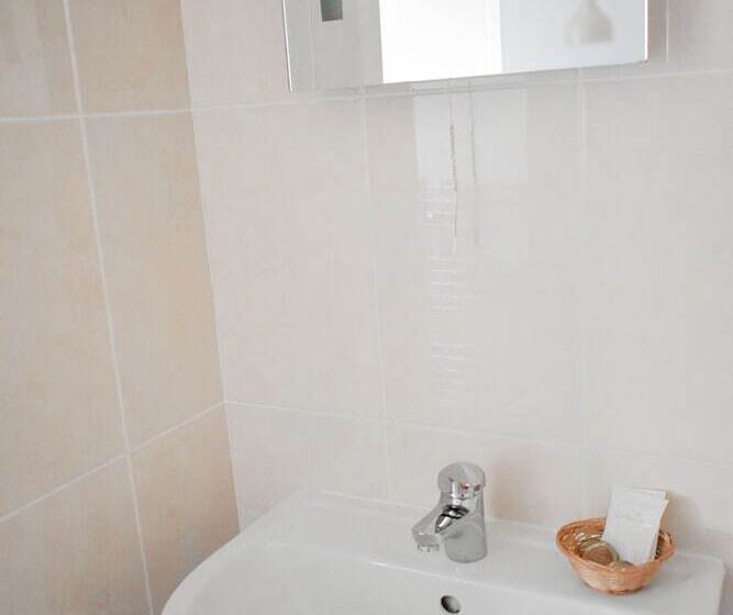 Royal Square Hotel   Nec & Birmingham Airport