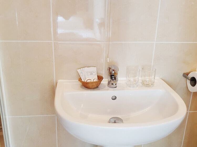 Royal Square Hotel   Nec & Birmingham Airport