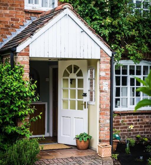 هتل The Cottage