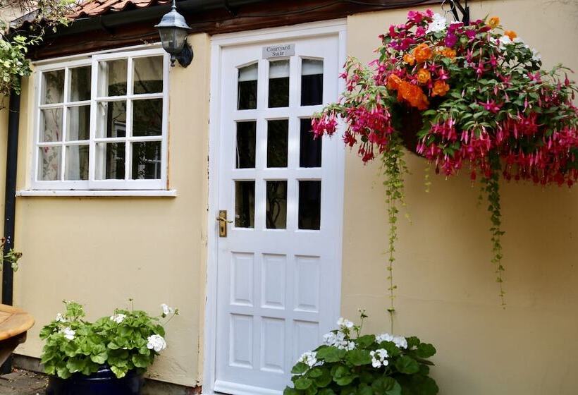 هتل The Cottage