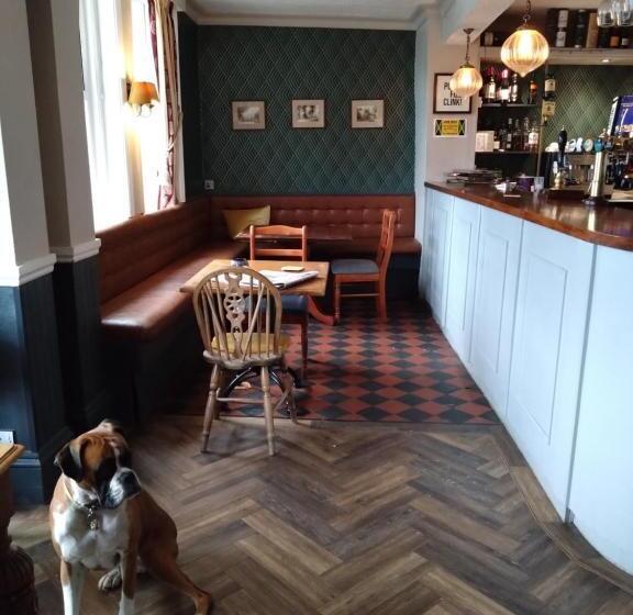 هتل The Hillmorton Manor