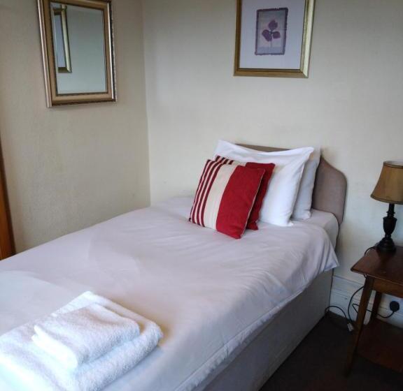 هتل The Hillmorton Manor