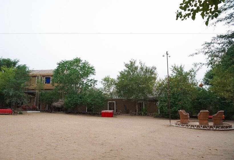فندق Umaid Safaris & Desert Lodge
