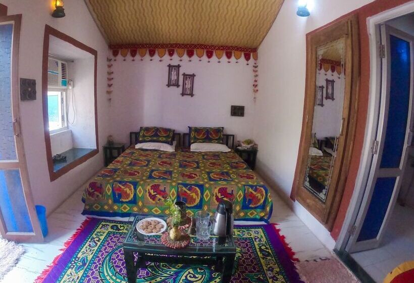 فندق Umaid Safaris & Desert Lodge