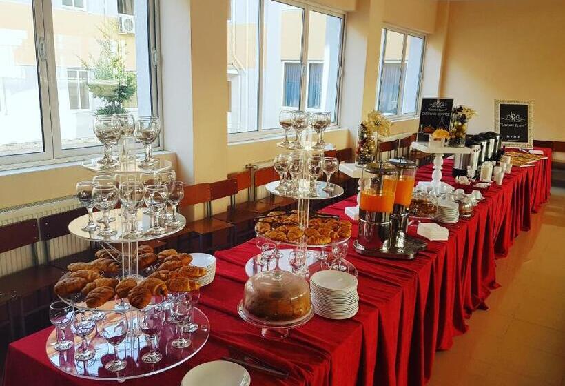 هتل Univers Resort