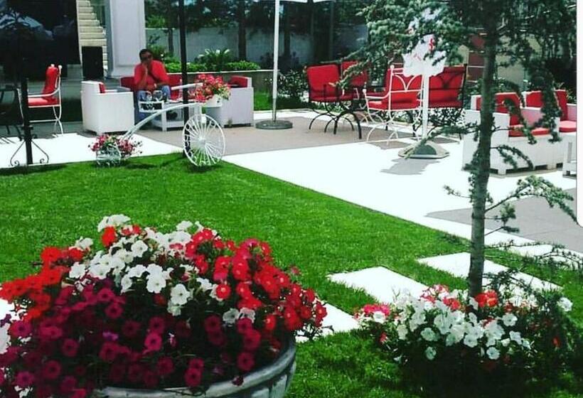 هتل Univers Resort