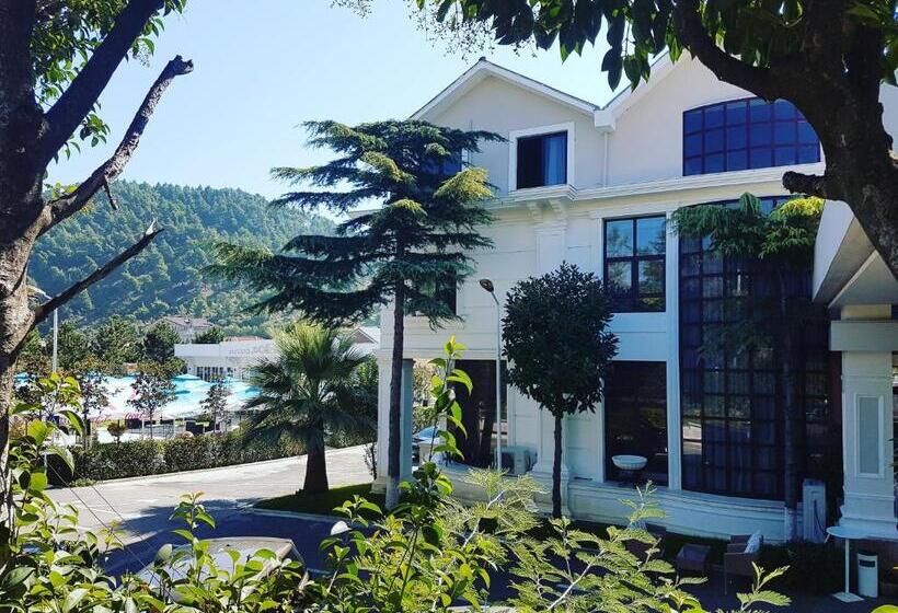 هتل Univers Resort