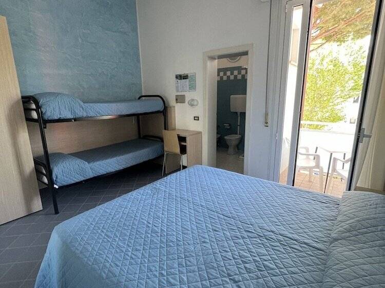 هتل Villa Dei Fiori   Sul Mare Con Piscina