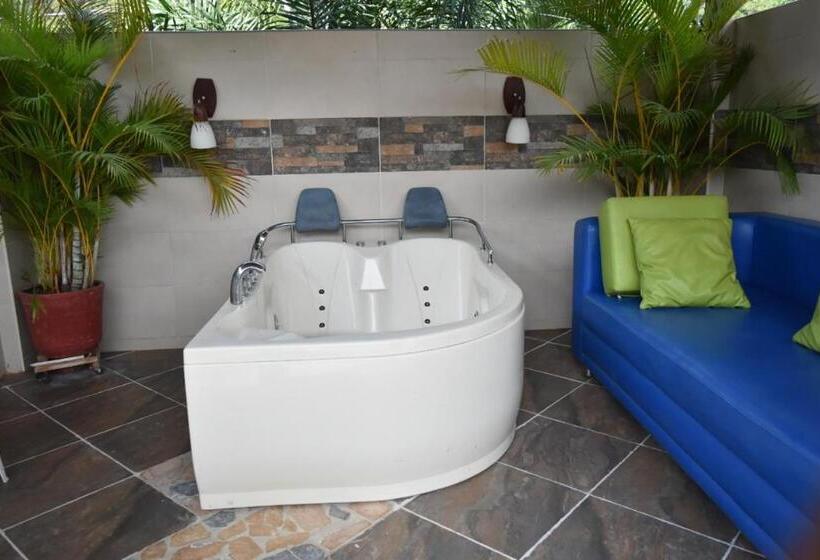 پانسیون Hostal La Macarena