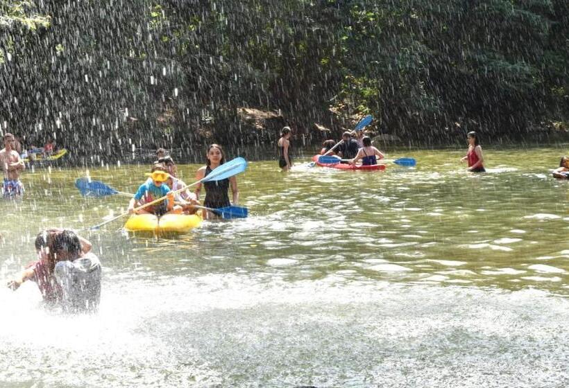 پانسیون Hostal La Macarena