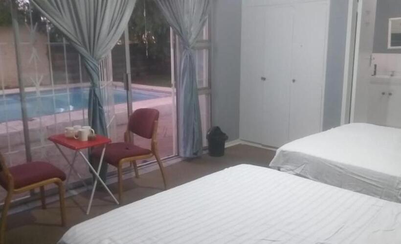 Pension Jollys Park Guesthouse