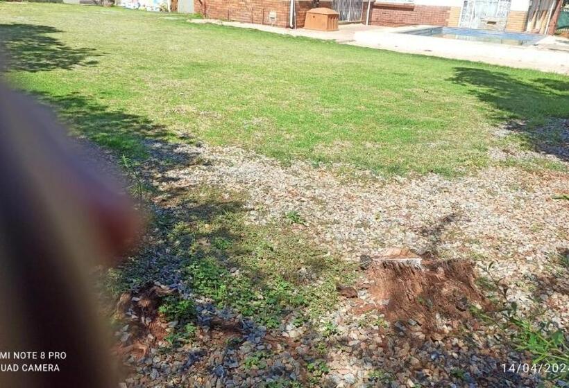 Pension Jollys Park Guesthouse