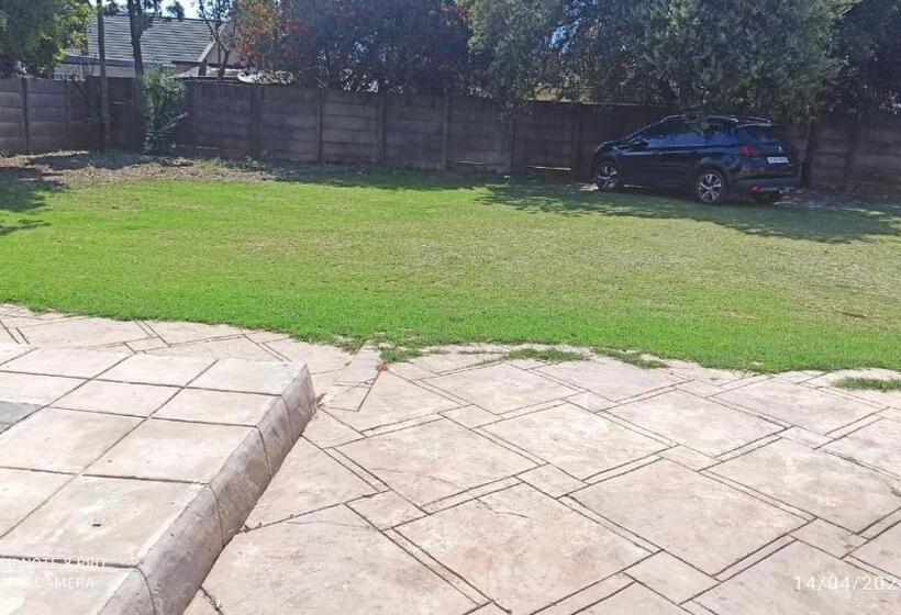 Pension Jollys Park Guesthouse