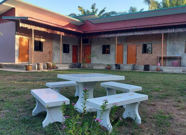 هتل Yoga Homestay Seka