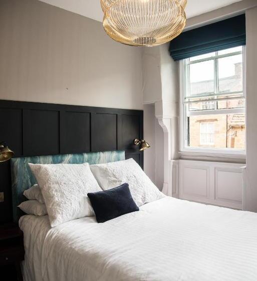 هاستل The Crown