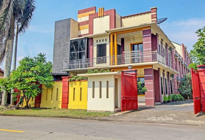 هتل Collection O 91666 Meyli Guesthouse