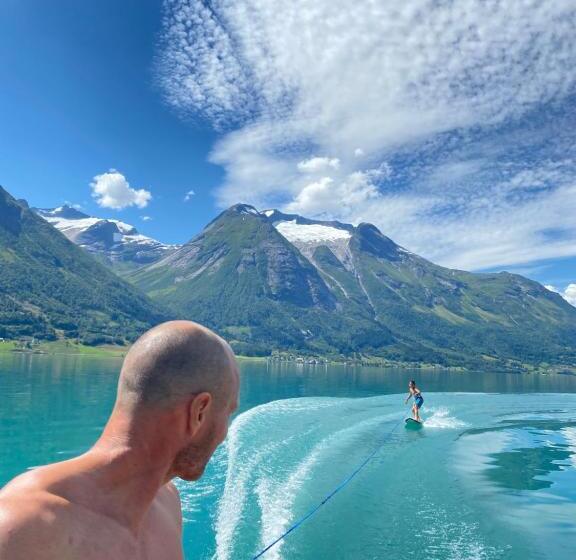 هتل Lodgen Stryn