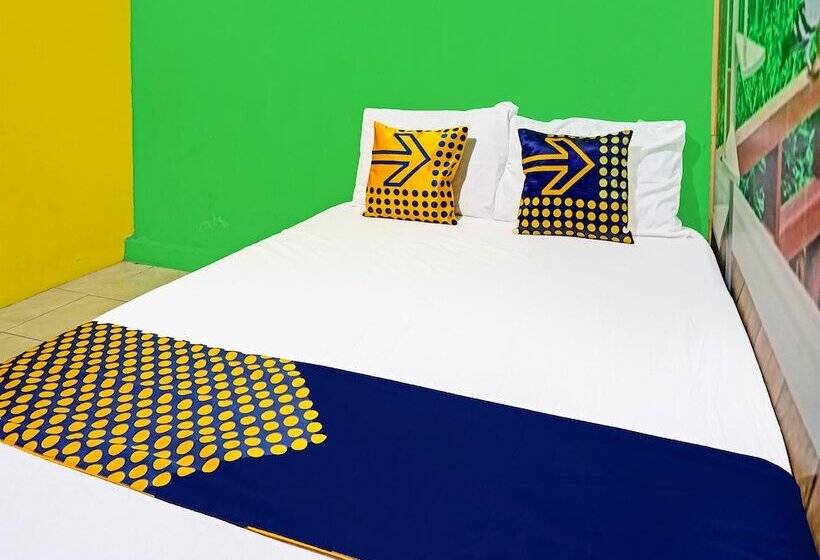 ホテル Spot On 91697 Nyaman Homestay Syariah