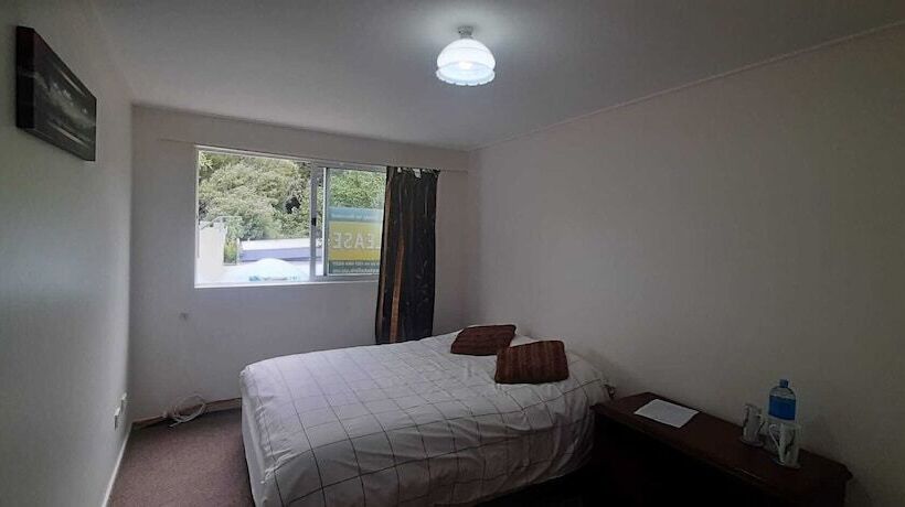 تختخواب و صبحانه Lioness Estate   Dunedin