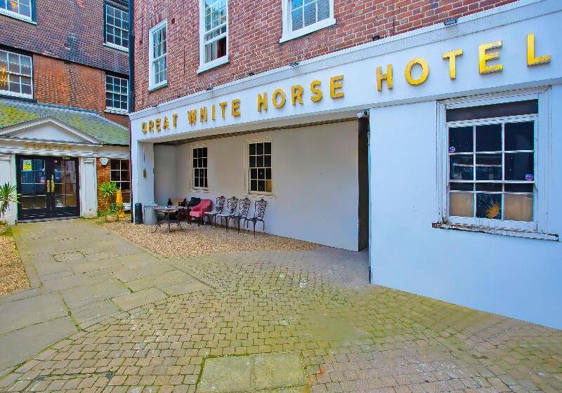 هتل Great White Horse