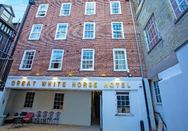 هتل Great White Horse