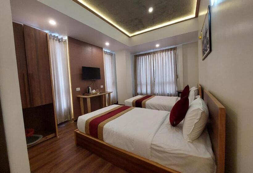 هتل Rodeos Inn