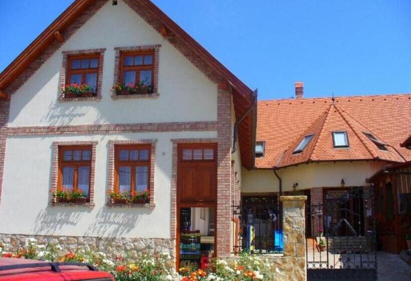 مبيت وإفطار Szent Anna étterem és Panzió