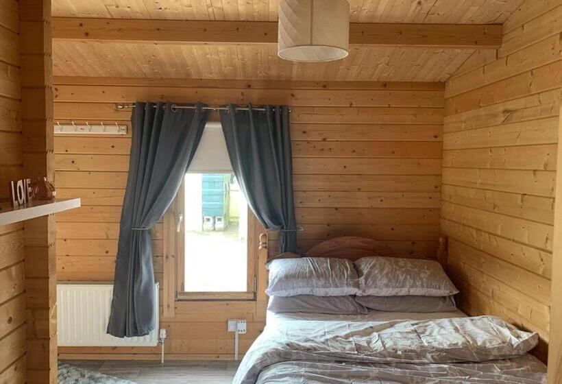 بنسيون Cheerful Cozy Cabin In Countryside