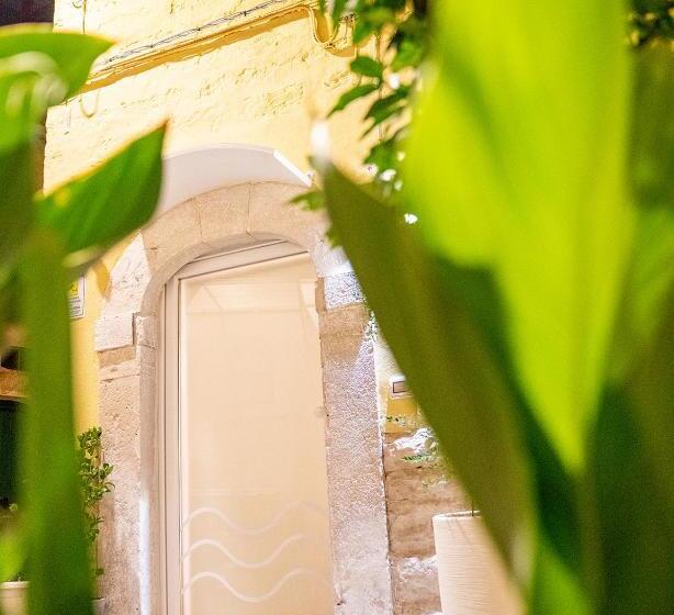 تختخواب و صبحانه Suite Albatros   Luxury Room