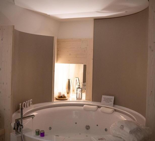تختخواب و صبحانه Suite Albatros   Luxury Room