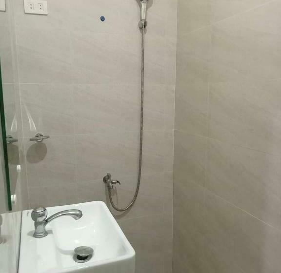 هتل کپسول Avelina Inn