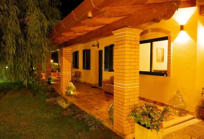هتل Agriturismo Casa Chiara