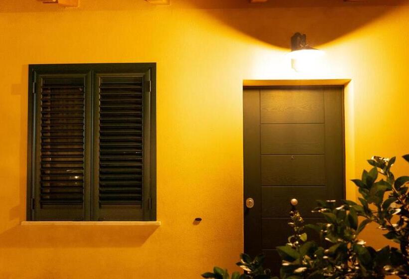 هتل Agriturismo Casa Chiara