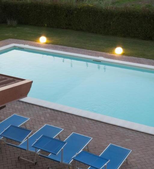 هتل Agriturismo Casa Chiara