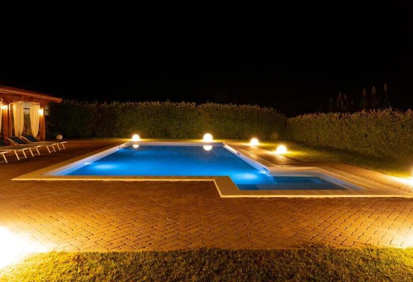 هتل Agriturismo Casa Chiara