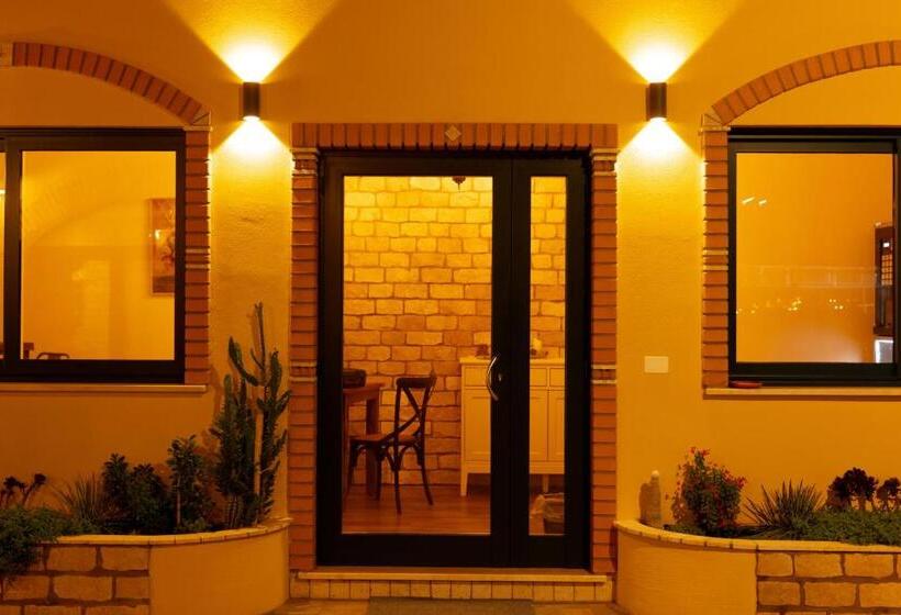 هتل Agriturismo Casa Chiara