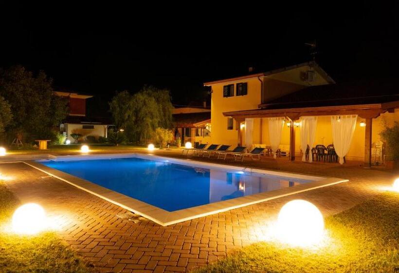 هتل Agriturismo Casa Chiara