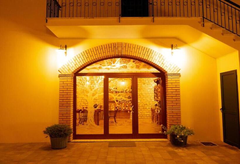 هتل Agriturismo Casa Chiara