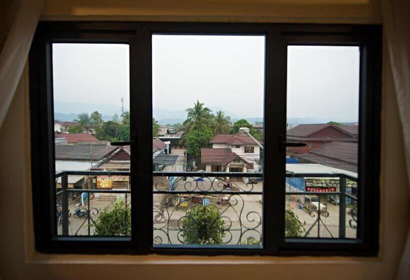 هتل Vang Vieng Freedom Star S