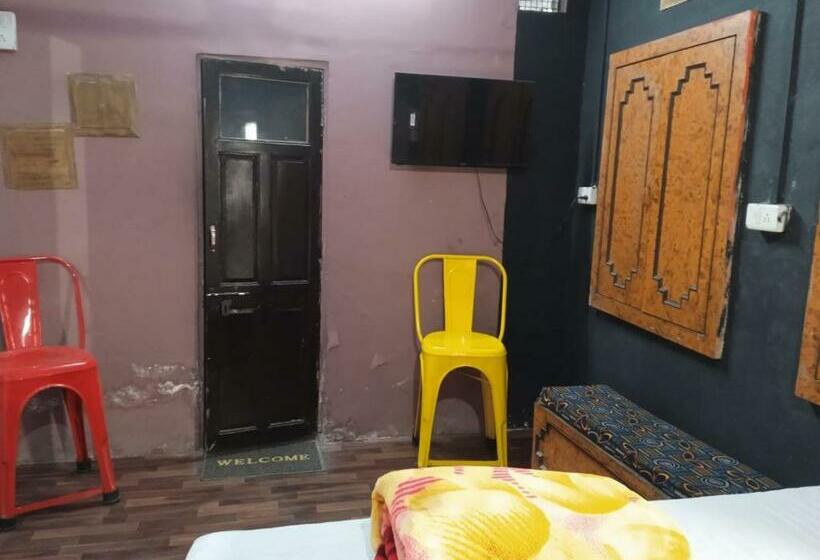 هاستل Sant Kripa Backpackers